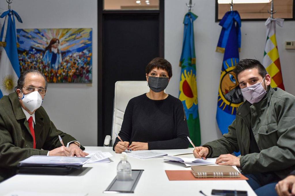 LA COMUNA Y EDESUR FIRMARON ACUERDO PARA MEJORAR EL SERVICIO EN 4 BARRIOS