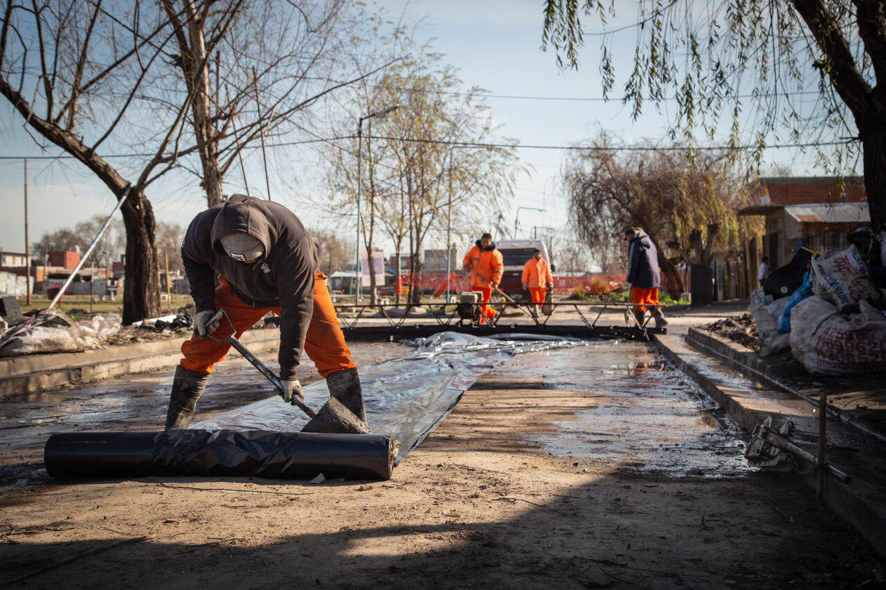 AVANZA LA OBRA DE PAVIMENTACIÓN EN EL BARRIO LA MATERA