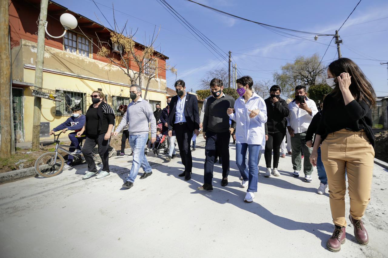  MAYRA Y KICILLOF RECORRIERON OBRAS DE PAVIMENTACIÓN EN VILLA LA FLORIDA