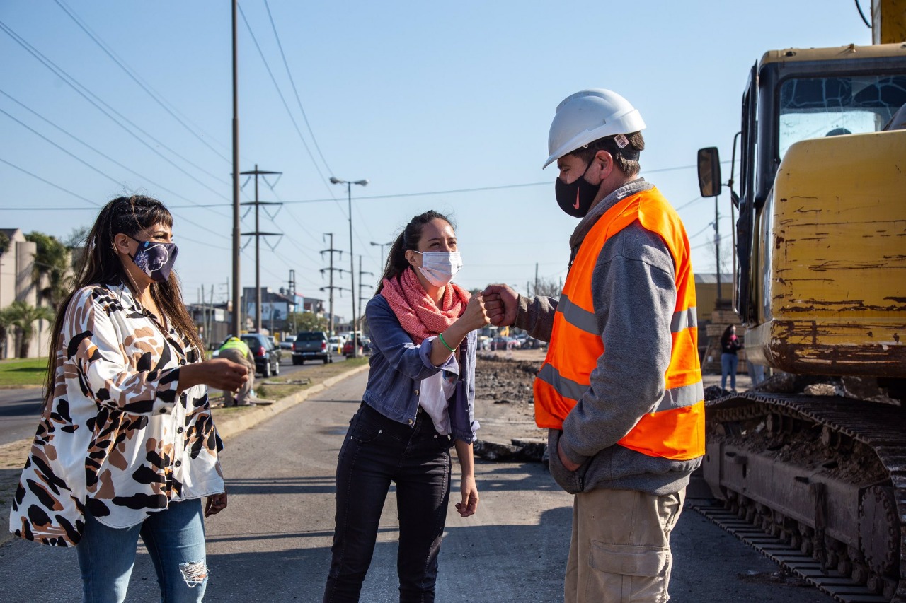 AVANZAN LOS TRABAJOS DE PUESTA EN VALOR EN AVENIDA LA PLATA