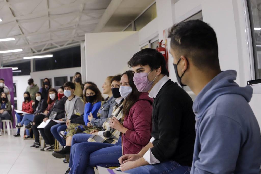 MAYRA Y MARA RUIZ MALEC CHARLARON CON JÓVENES SOBRE LA INSERCIÓN LABORAL