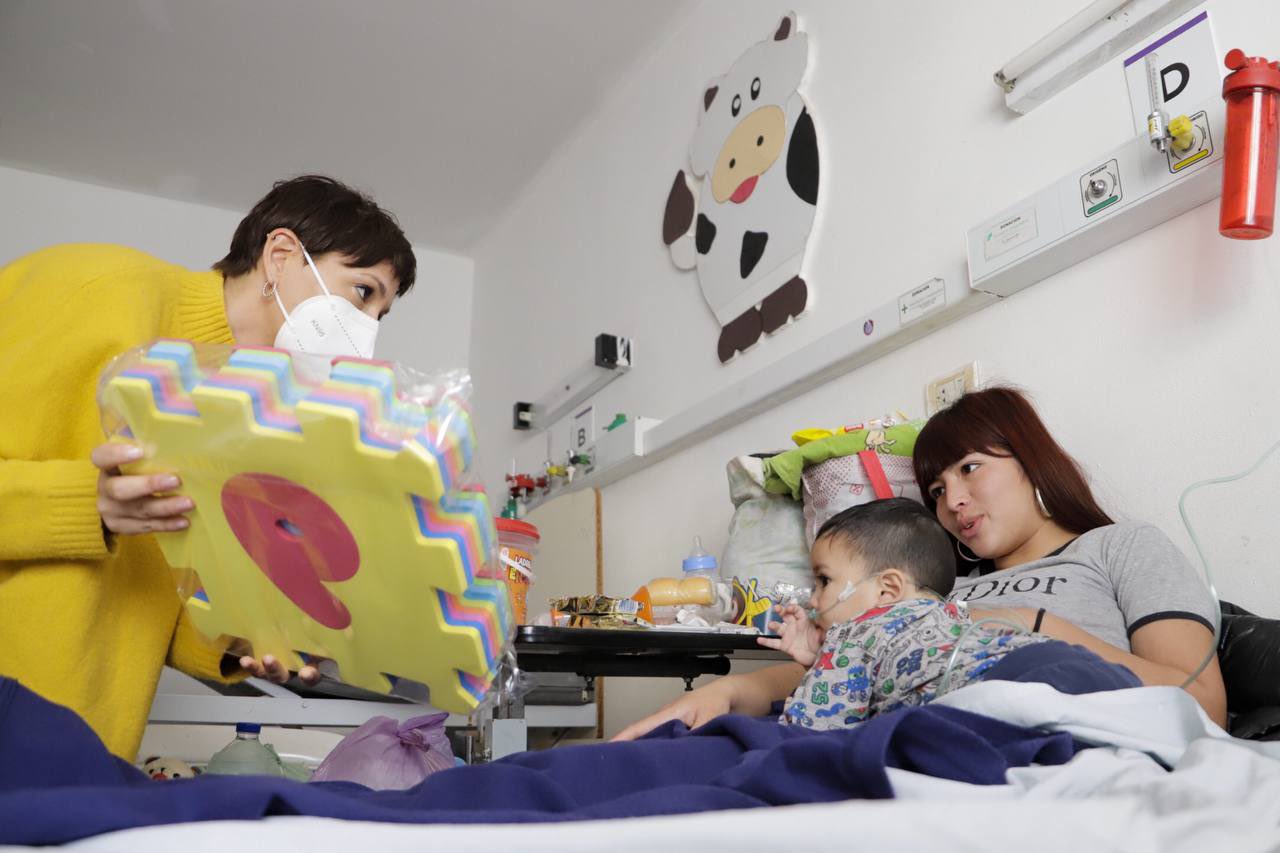  MAYRA ENTREGÓ JUGUETES EN EL HOSPITAL DE SOLANO Y RECORRIÓ LAS OBRAS