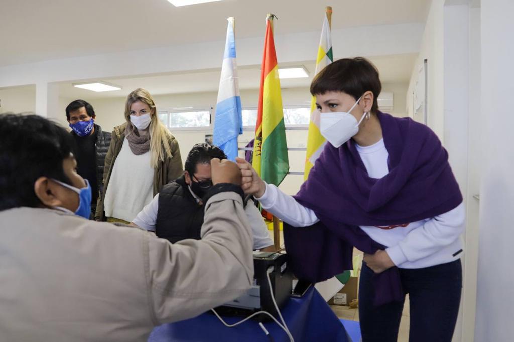 MAYRA RECORRIÓ LA JORNADA CONSULAR INTEGRAL DE BOLIVIA EN QUILMES