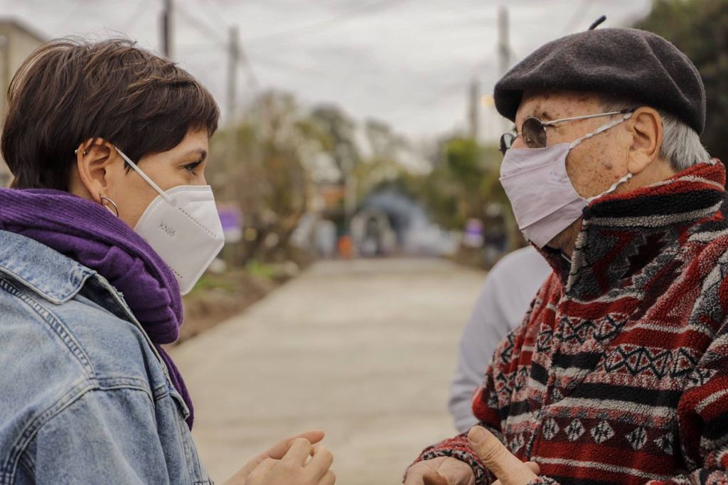 MAYRA ESTUVO EN VILLA LA FLORIDA DONDE RECORRIÓ OBRAS DE PAVIMENTACIÓN
