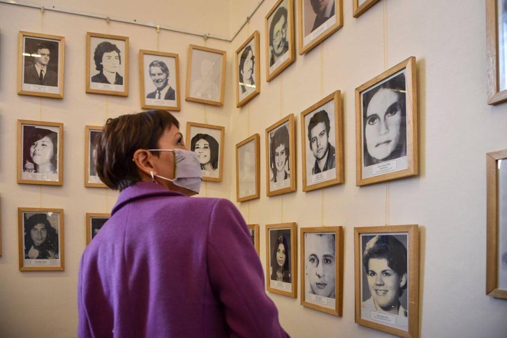 MAYRA RECIBIÓ LA MAQUETA DEL EX POZO DE QUILMES