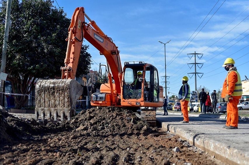 MAYRA RECORRIÓ LA OBRA DE REPAVIMENTACIÓN Y PUESTA EN VALOR DE AV. LA PLATA