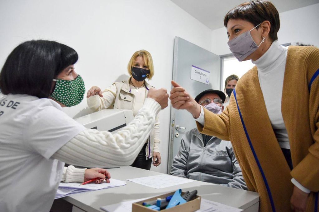 MAYRA RECIBIÓ LA CERTIFICACIÓN IRAM QUE DIERON A LA DIRECCIÓN DE LICENCIAS