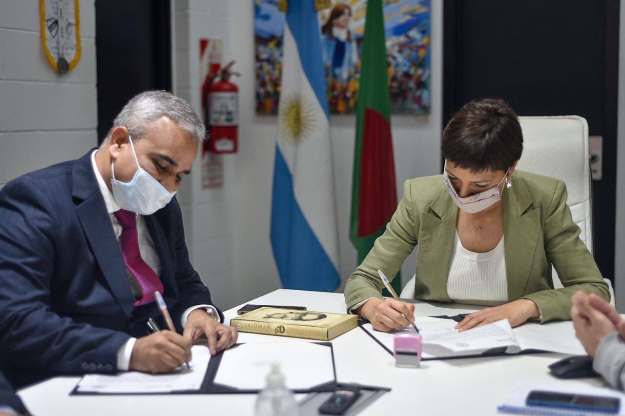 MAYRA FIRMÓ UN CONVENIO CON LA CÁMARA DE COMERCIO ARGENTINA-BANGLADESH
