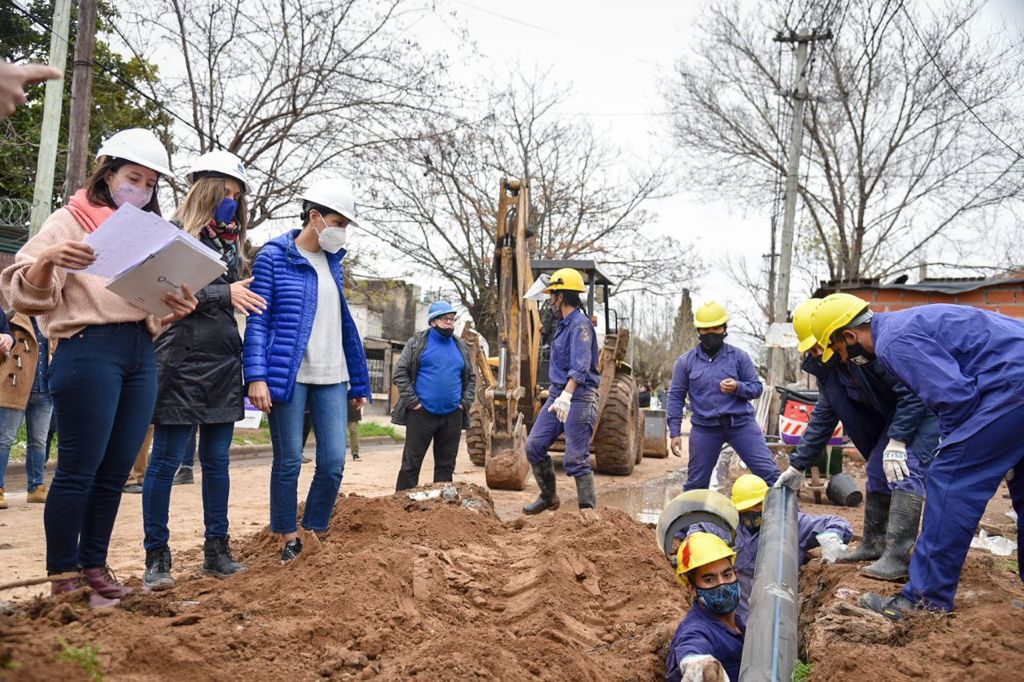 MAYRA Y MALENA GALMARINI RECORRIERON LA OBRA DE AGUA POTABLE EN AZUL