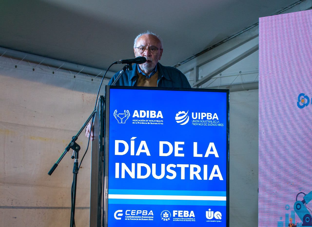  FUNCIONARIOS DEL MUNICIPIO PRESENTES EN EL 50º ANIVERSARIO DE LA UIQ