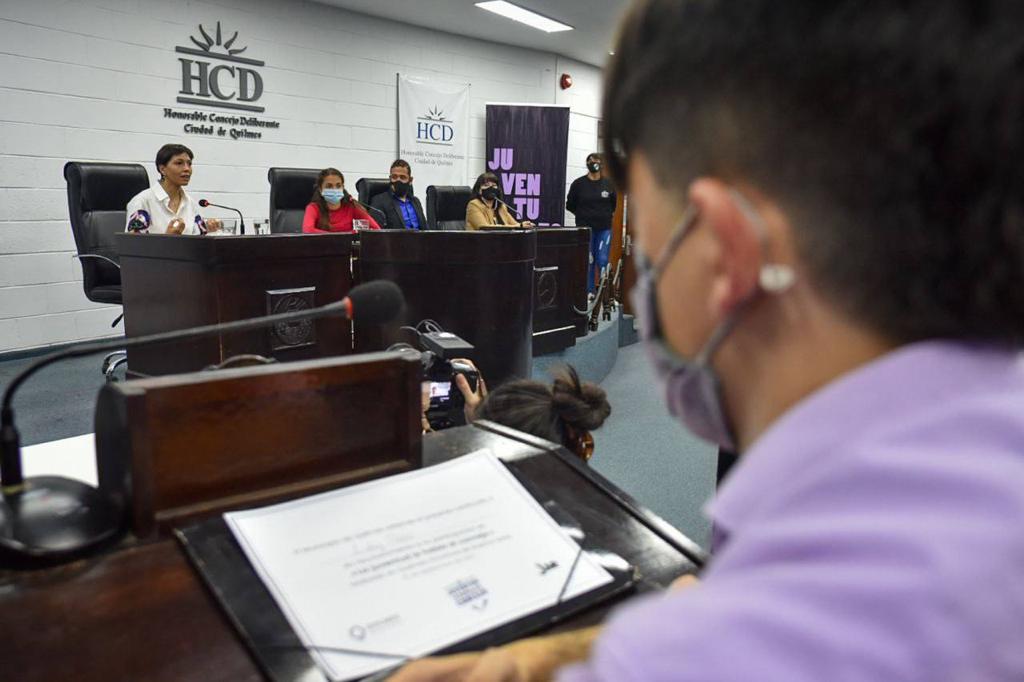  Sesión especial con alumnos en el HCD por el Mes de las Juventudes