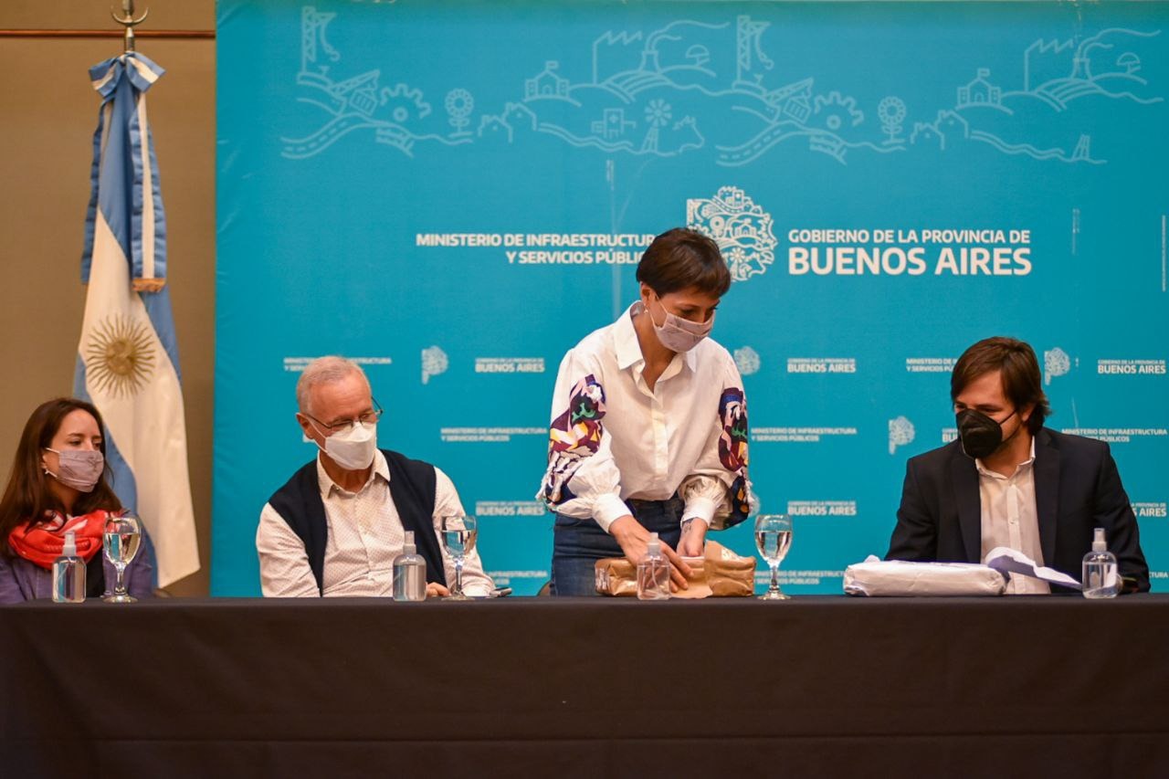  MAYRA EN LA APERTURA DE LICITACIÓN para Obras en el Hospital Iriarte