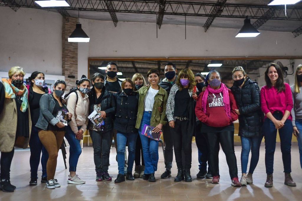MAYRA SE REUNIÓ CON VECINOS DEL BARRIO SANTO DOMINGO DE EZPELETA OESTE