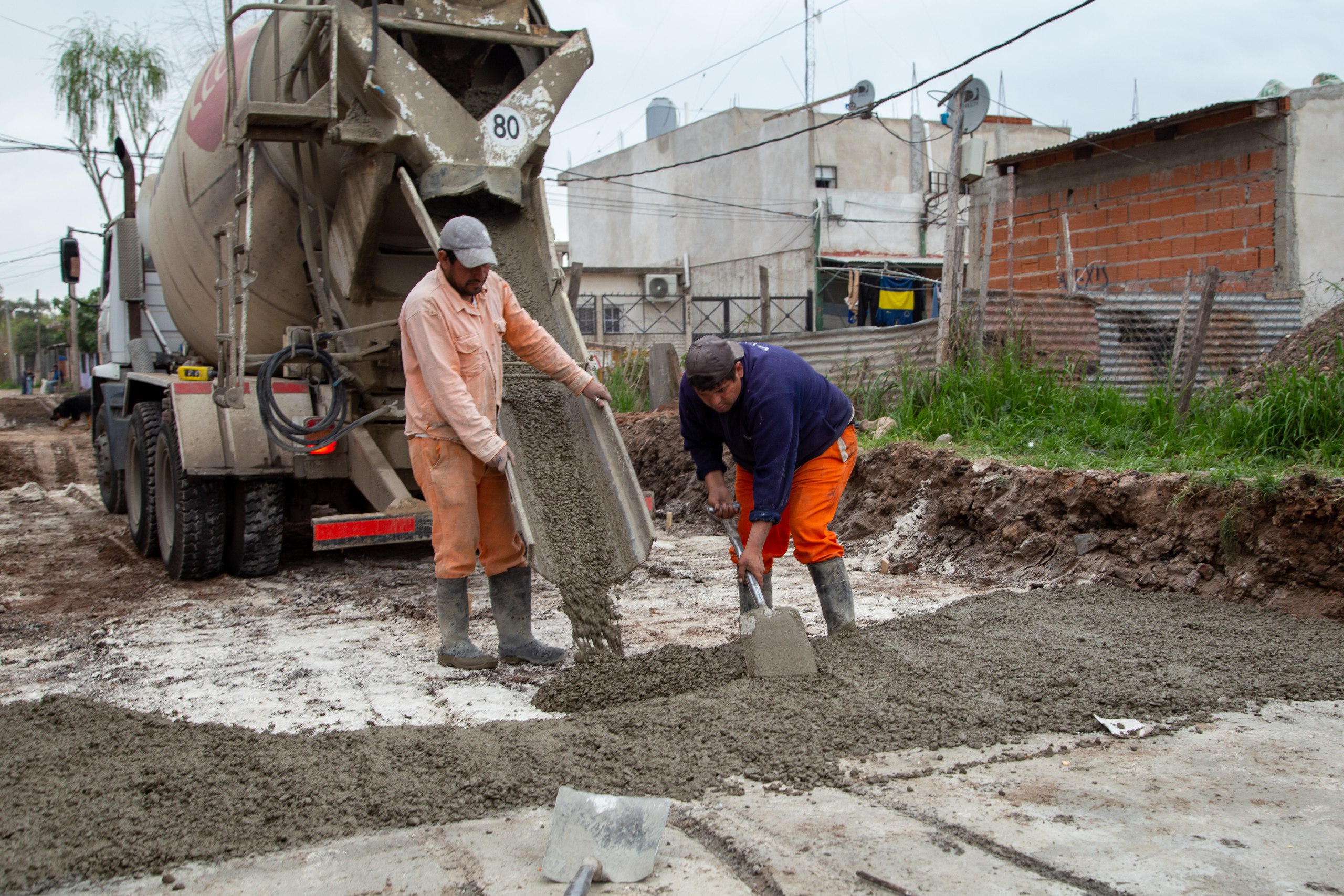 AVANZA LA PAVIMENTACIÓN DE 43 CUADRAS EN EL BARRIO SAYONARA