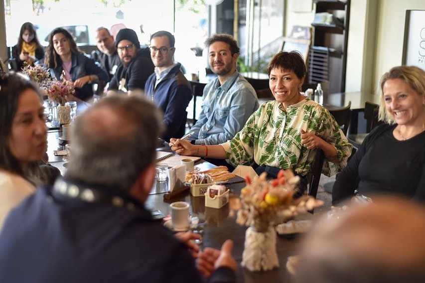  MAYRA SE REUNIÓ CON COMERCIANTES DE BERNAL CENTRO Y RECORRIÓ LOCALES