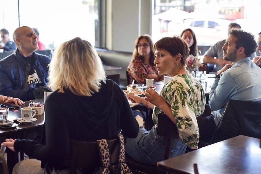  MAYRA SE REUNIÓ CON COMERCIANTES DE BERNAL CENTRO Y RECORRIÓ LOCALES