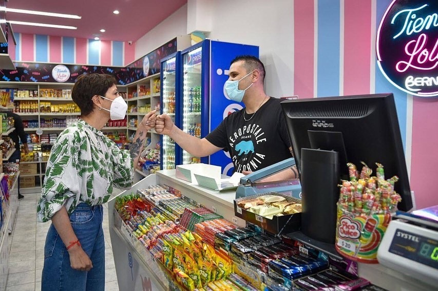  MAYRA SE REUNIÓ CON COMERCIANTES DE BERNAL CENTRO Y RECORRIÓ LOCALES