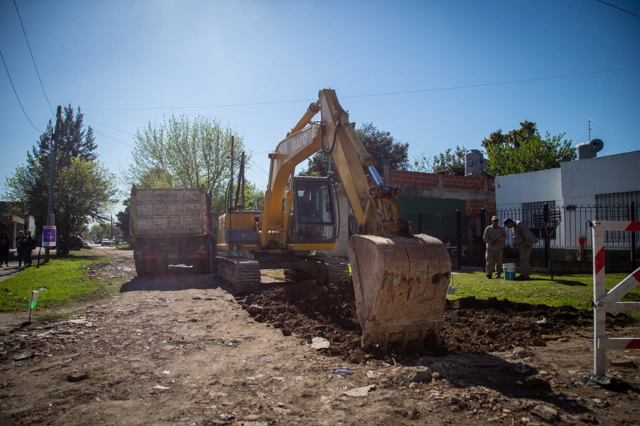 AVANZA LA IMPORTANTE OBRA DE ASFALTO DE 73 CUADRAS EN EZPELETA OESTE