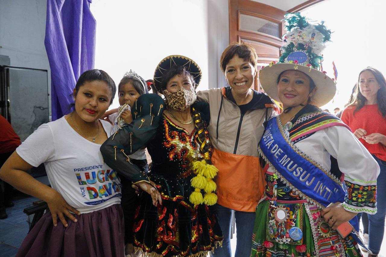 MAYRA CON JUBILADOS Y JUBILADAS DE QUILMES: “HAY MUCHO POR HACER"
