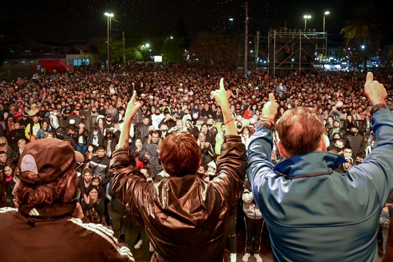 MAYRA Y UNA MULTITUD DE VECINOS DISFRUTARON DE LOS FESTEJOS DE SOLANO