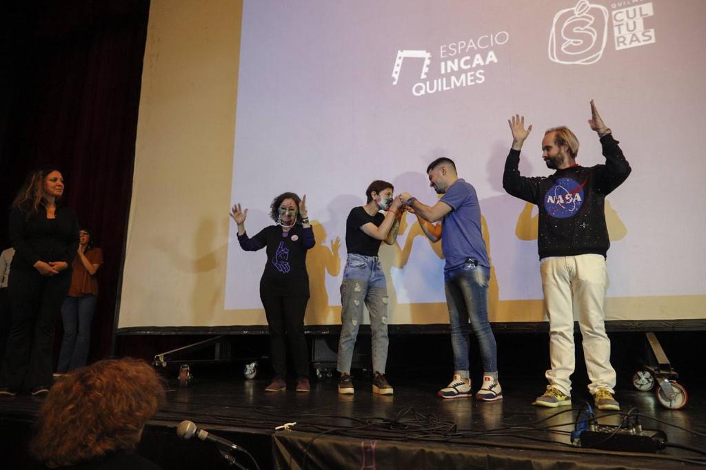MAYRA VISITÓ UN EVENTO DIRIGIDO A PERSONAS SORDAS E HIPOACÚSICAS