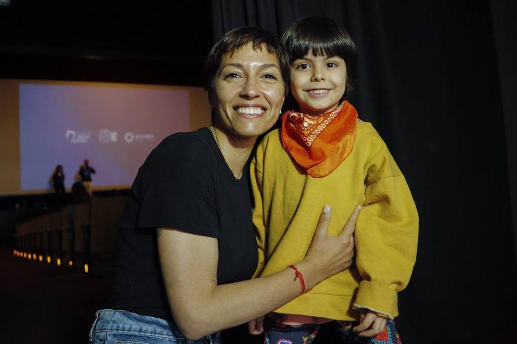 MAYRA VISITÓ UN EVENTO DIRIGIDO A PERSONAS SORDAS E HIPOACÚSICAS