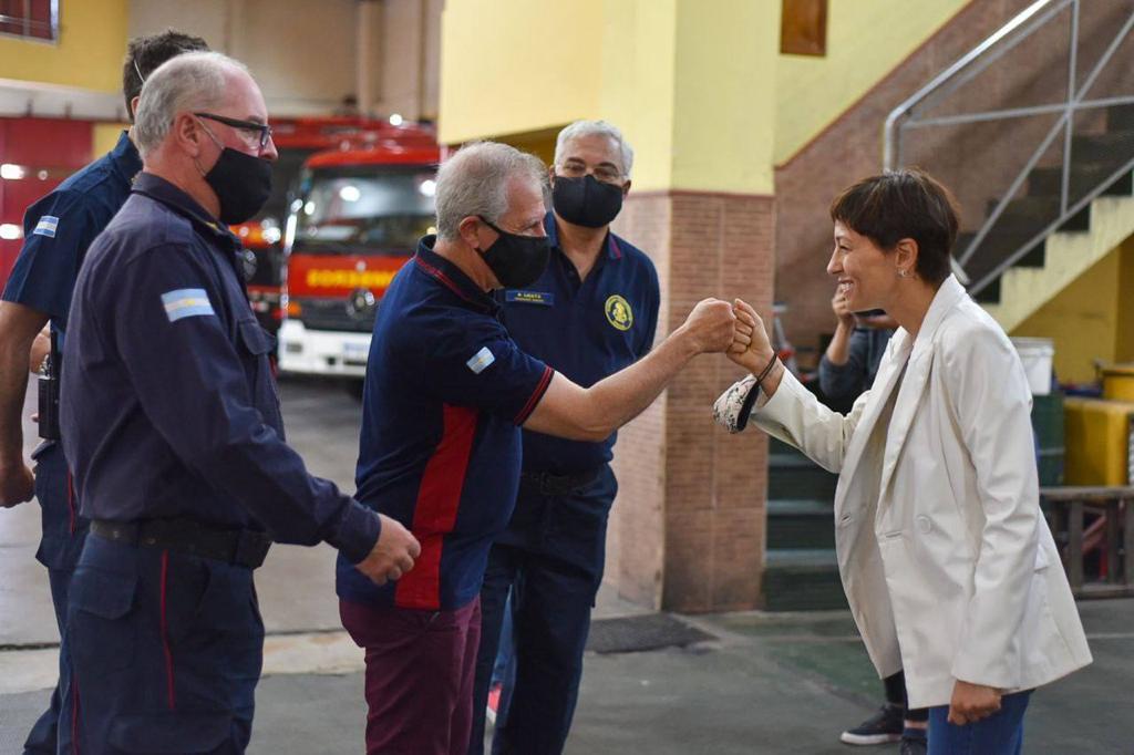 MAYRA ENTREGÓ SUBSIDIO A LOS BOMBEROS VOLUNTARIOS DE BERNAL