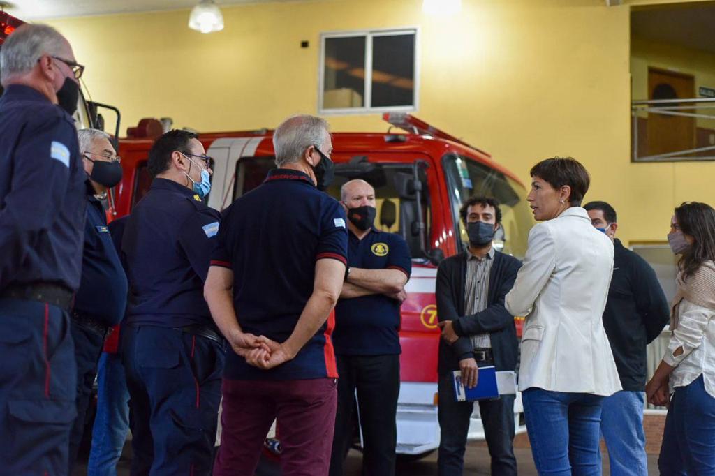 MAYRA ENTREGÓ SUBSIDIO A LOS BOMBEROS VOLUNTARIOS DE BERNAL