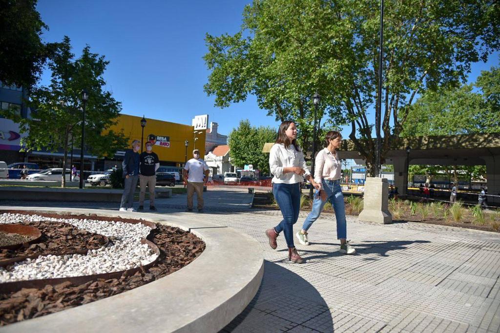 MAYRA INAUGURÓ OBRAS A NUEVO EN LA PLAZA HIPÓLITO YRIGOYEN