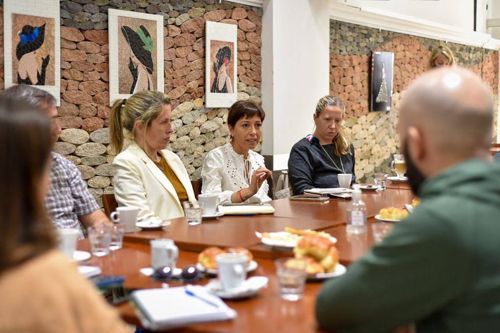 MAYRA SE REUNIÓ CON COMERCIANTES DE QUILMES OESTE