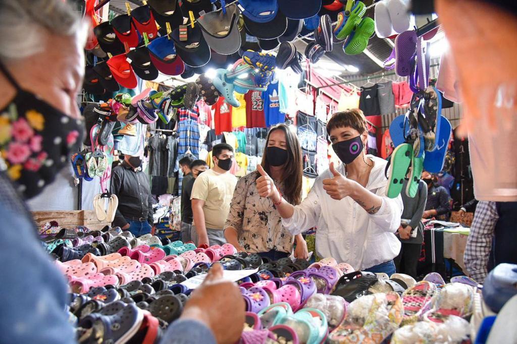 MAYRA RECORRIÓ LA FERIA TINKUNAKU EN EZPELETA