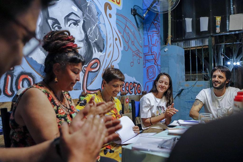 REUNIÓN CON VECINOS Y VISITA AL CENTRO CULTURAL TITA MERELLO