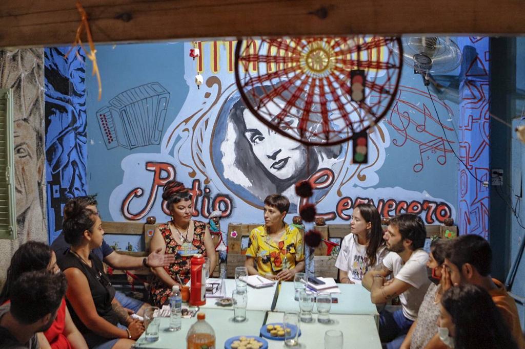REUNIÓN CON VECINOS Y VISITA AL CENTRO CULTURAL TITA MERELLO
