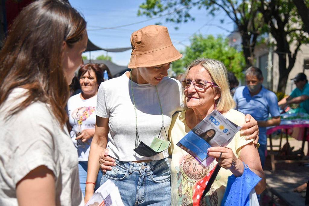 MAYRA RECORRIÓ LA FERIA DEL BARRIO LA PAZ