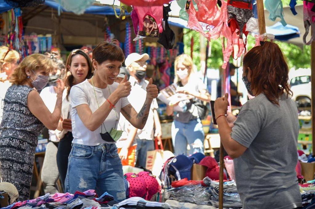 MAYRA RECORRIÓ LA FERIA DEL BARRIO LA PAZ