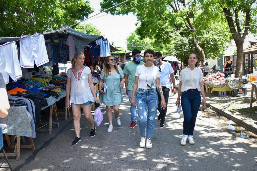 MAYRA RECORRIÓ LA FERIA DEL BARRIO LA PAZ