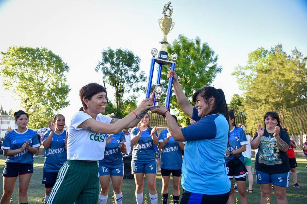 MAYRA EN LA FINAL DEL TORNEO MUNICIPAL DE FÚTBOL FEMENINO