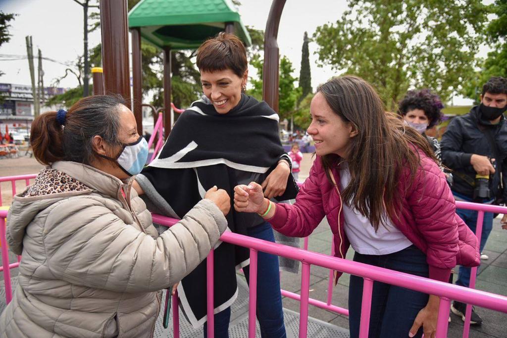 MAYRA RECORRIÓ EL NUEVO PATIO DE JUEGOS DE LA PLAZA YAPEYÚ