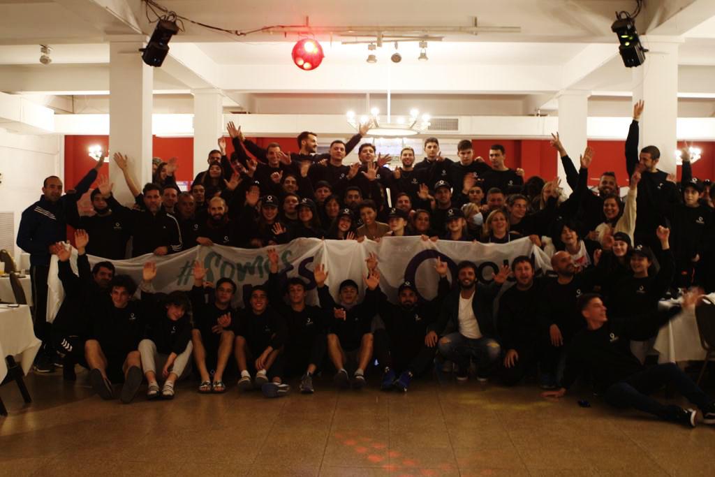 MAYRA CON LAS Y LOS DEPORTISTAS QUILMEÑOS EN LA FINAL DE LOS BONAERENSES