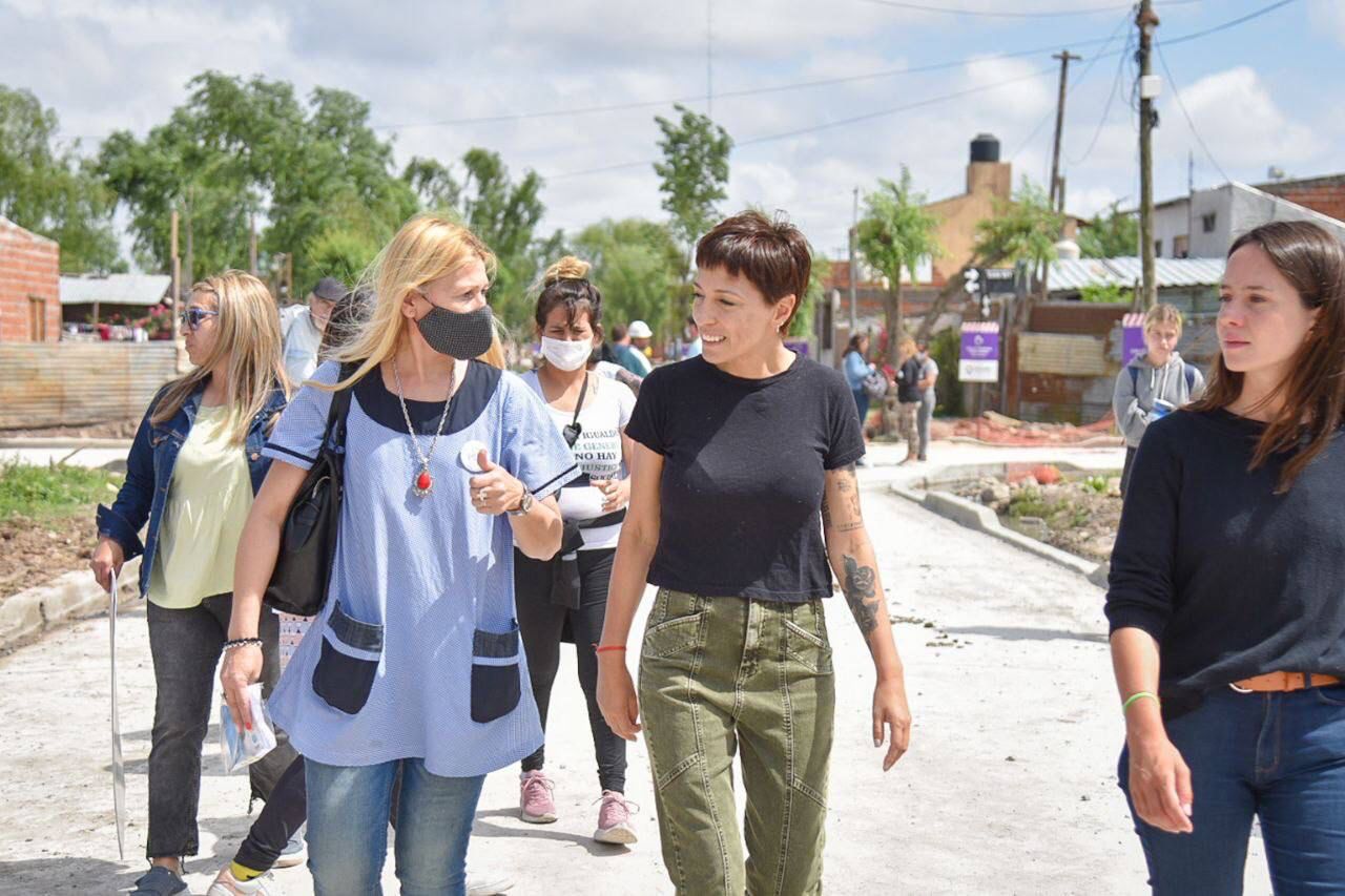 MAYRA RECORRIÓ EL BARRIO LA MATERA