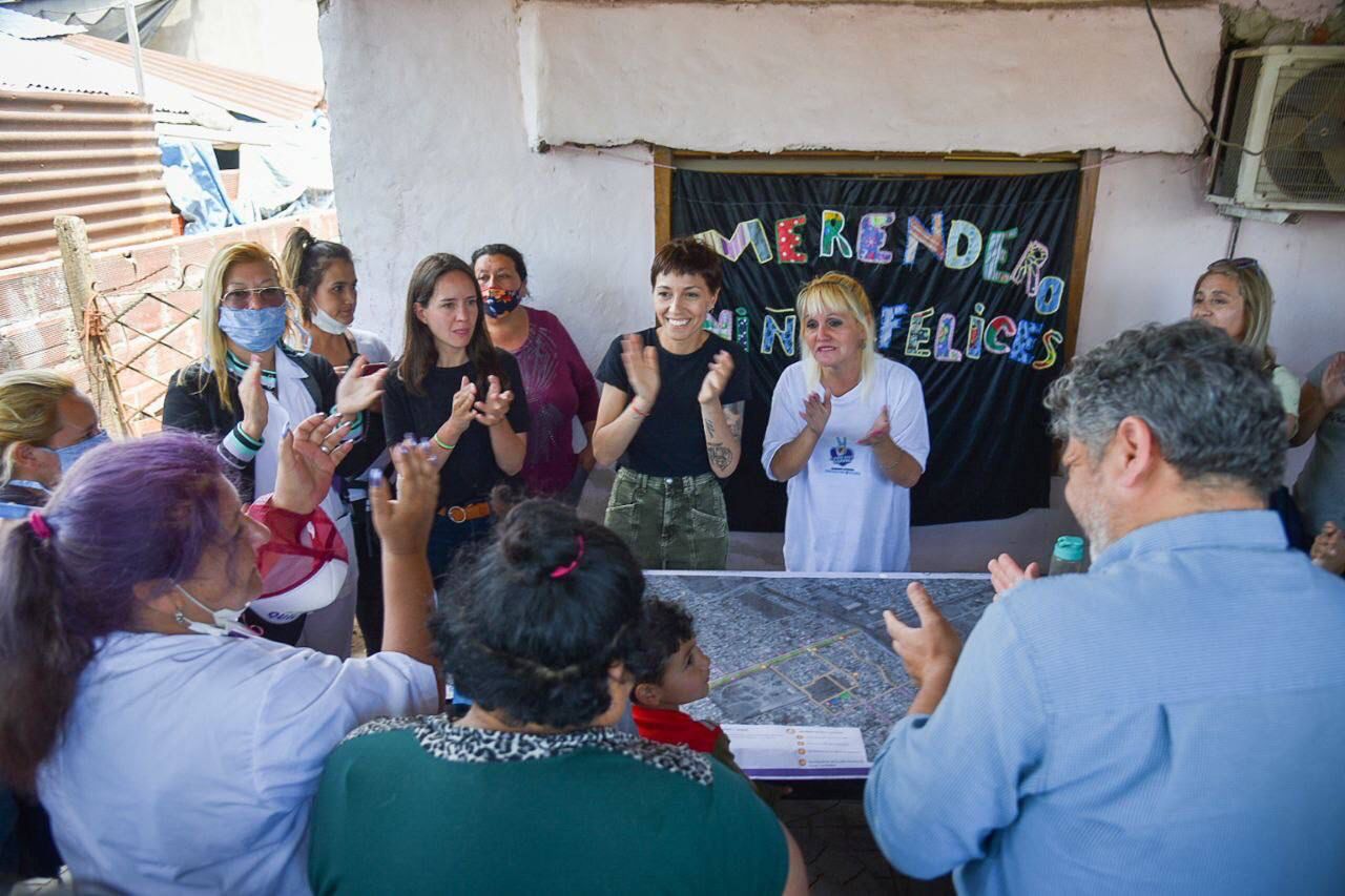 MAYRA RECORRIÓ EL BARRIO LA MATERA