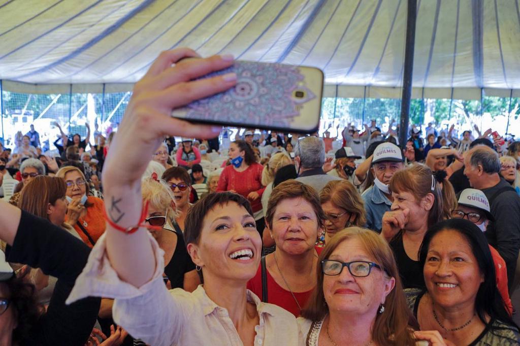 MAYRA Y LUANA VOLNOVICH ENCABEZARON EL FESTIVAL “PAMI A LO GRANDE”