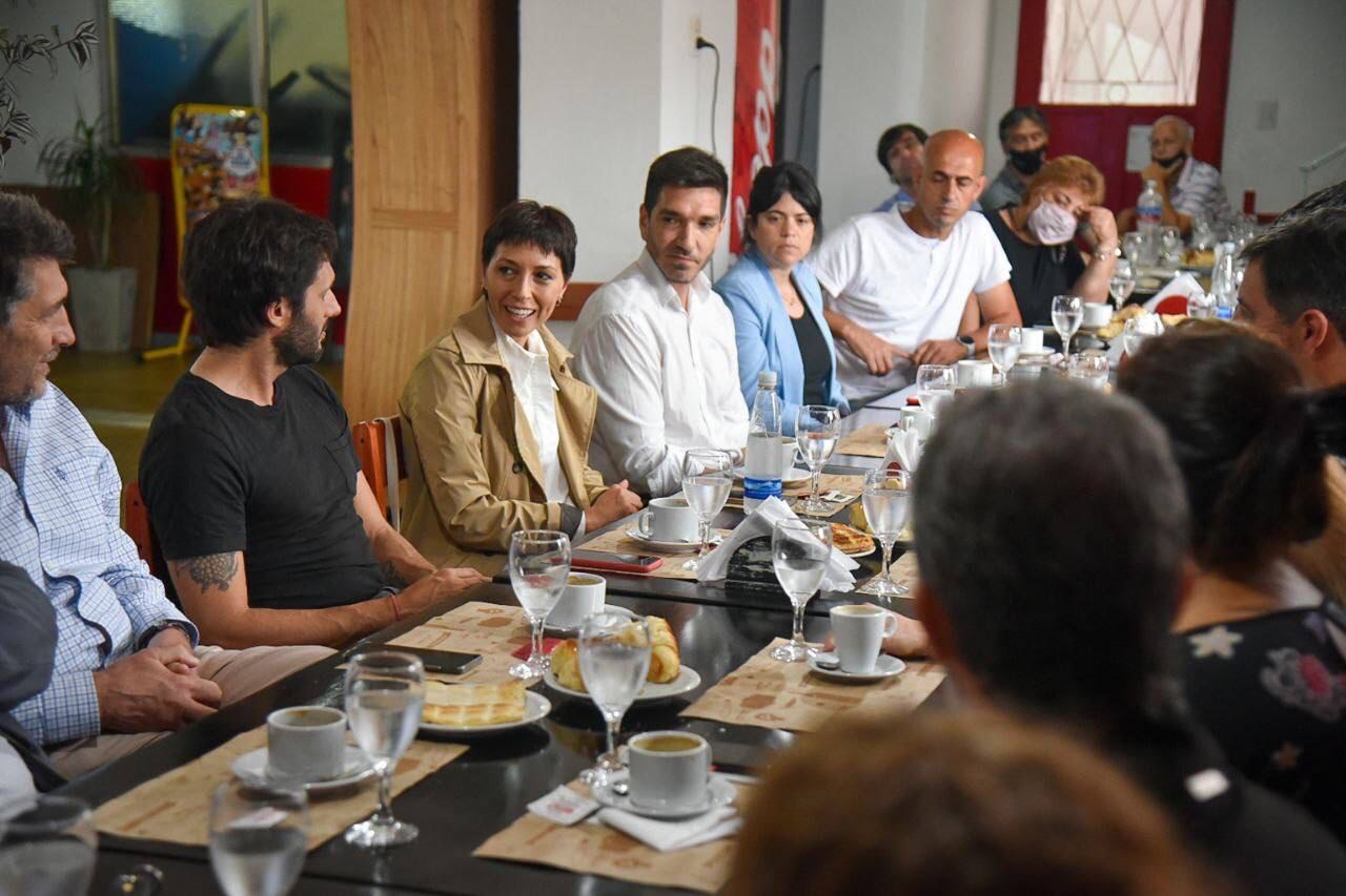 MAYRA CON DIRECTIVOS DE MÁS DE 20 CLUBES E INSTITUCIONES BARRIALES