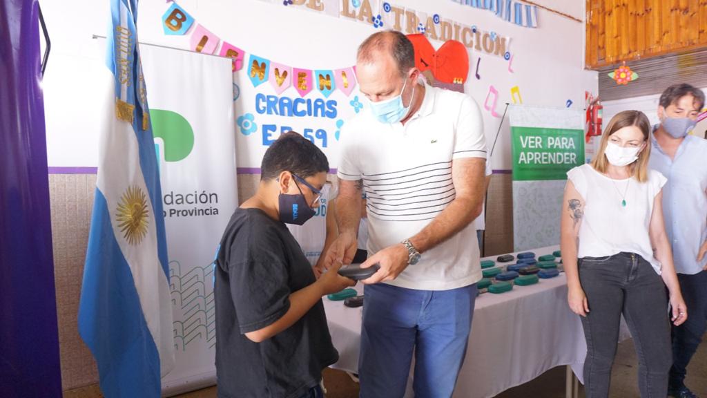 QUILMES ENTREGÓ LENTES A CHICOS DE LA EP Nº 59 DE LOS EUCALIPTUS