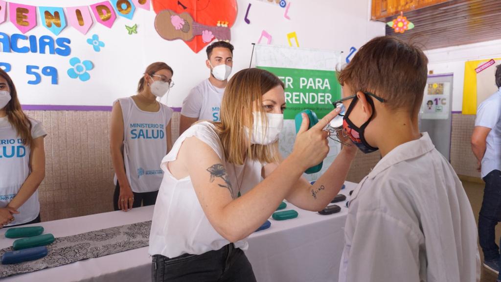 QUILMES ENTREGÓ LENTES A CHICOS DE LA EP Nº 59 DE LOS EUCALIPTUS