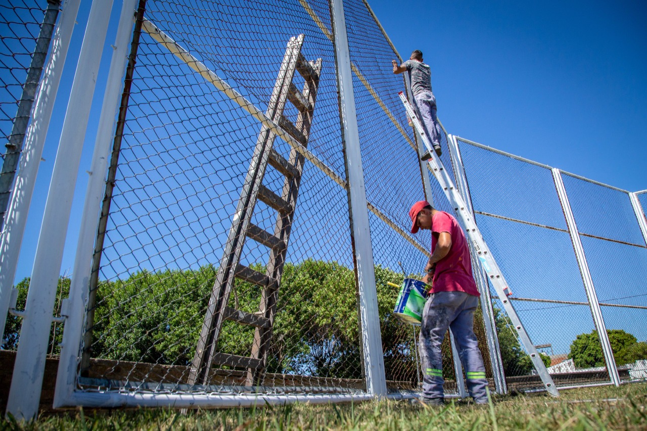 AVANZAN LAS MEJORAS EN VESTUARIOS Y PISTA DE ATLETISMO DEL POLIDEPORTIVO