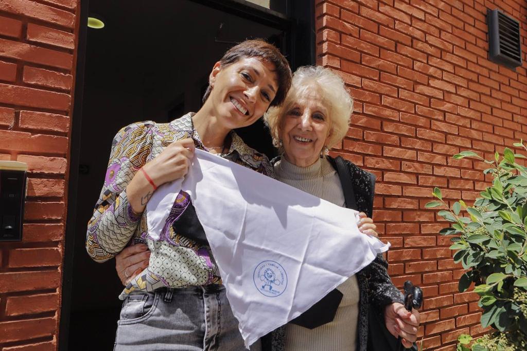 MAYRA MENDOZA RECIBIÓ A ESTELA DE CARLOTTO
