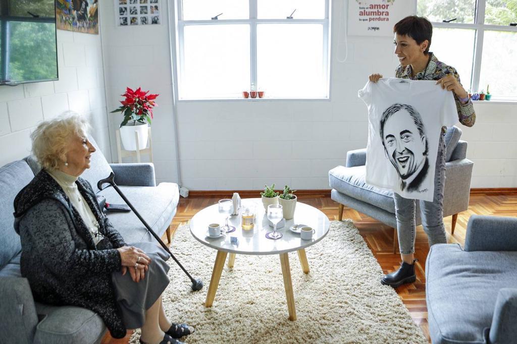 MAYRA MENDOZA RECIBIÓ A ESTELA DE CARLOTTO