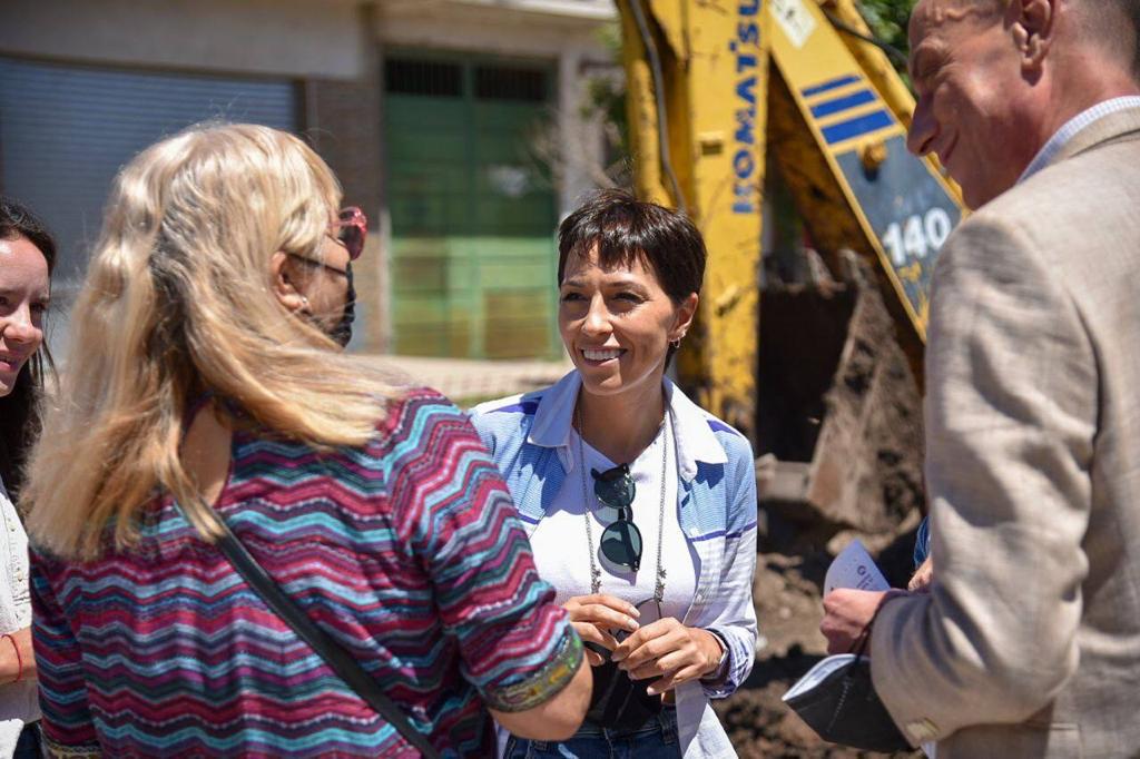 MAYRA RECORRIÓ OBRAS DE ASFALTO CON GUSTAVO ARRIETA