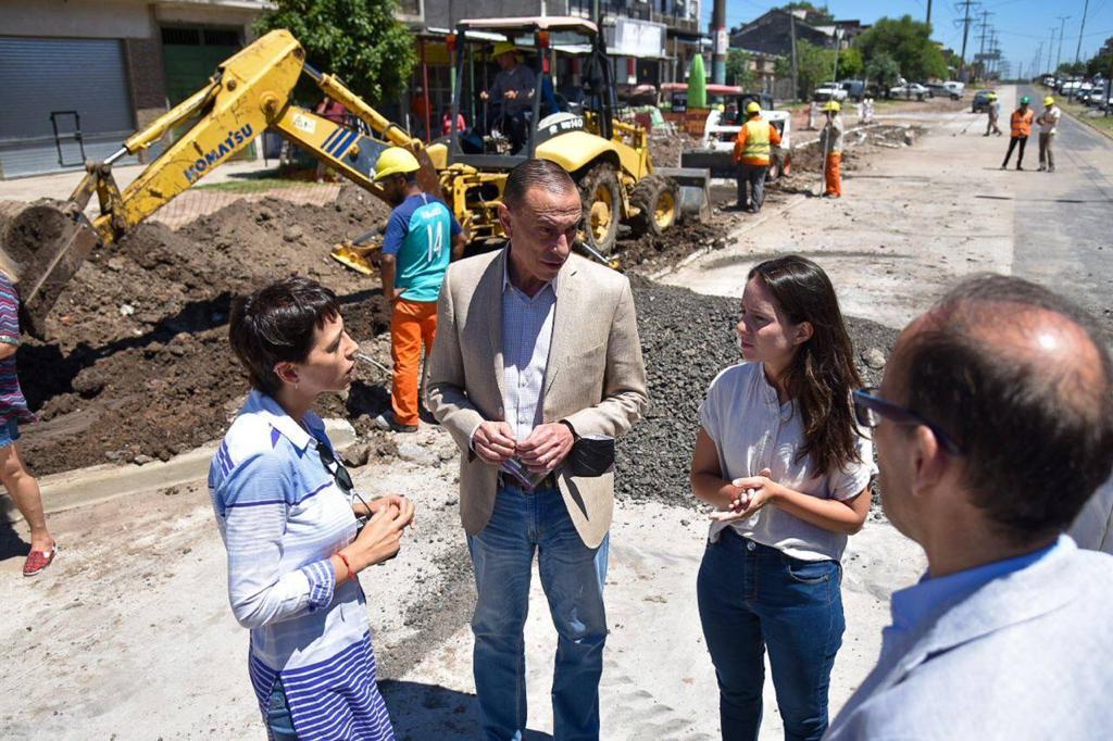 MAYRA RECORRIÓ OBRAS DE ASFALTO CON GUSTAVO ARRIETA